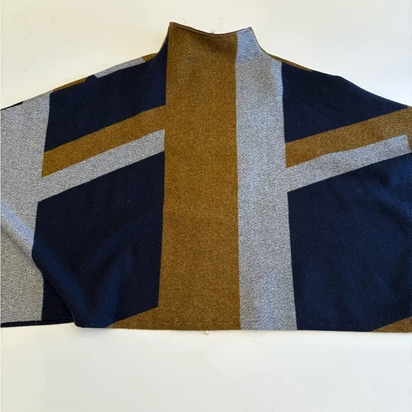 Apricot Colorblock Cape. size M/L - Picture 9 of 13